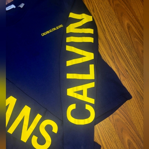 Calvin Klein Jeans Women’s Long Sleeve Crop Top - Dark Blue & Yellow Logo M A59 - Picture 2 of 5